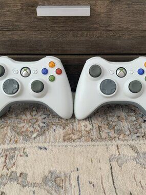 2X Xbox 360 Wireless Controllers White Untested No Battery Packs